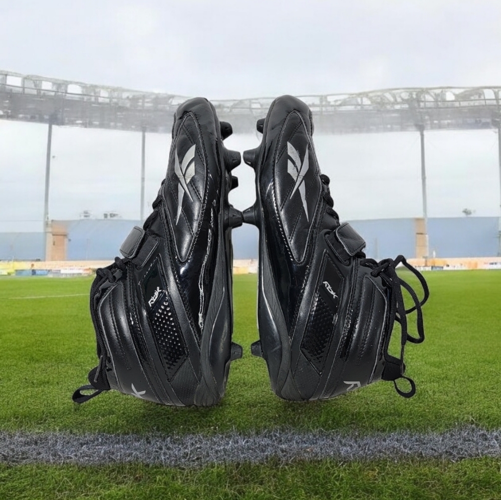 Reebok NFL men's cleats size 12 in excellent preloved condition. Cleats intact.